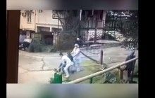 В России пробили новое социальное дно: медсестры выбросили на улицу больного (видео)