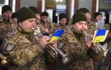 На львовском вокзале музыкальным флешмобом отметили 100-летие подвига Героев Крут (фоторепортаж, видео)