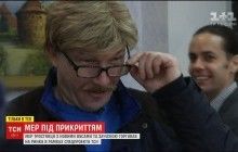 Социальный эксперимент: мэр Тростянца перевоплотился в продавца, чтобы услышать честные оценки своей работы (видео)
