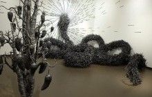 Металлические панно и ковры: американский художник создает скульптуры из гвоздей (видео)
