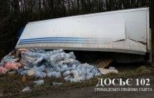На Тернопільщині перекинулася вантажівка: троє осіб госпіталізовано (фото)