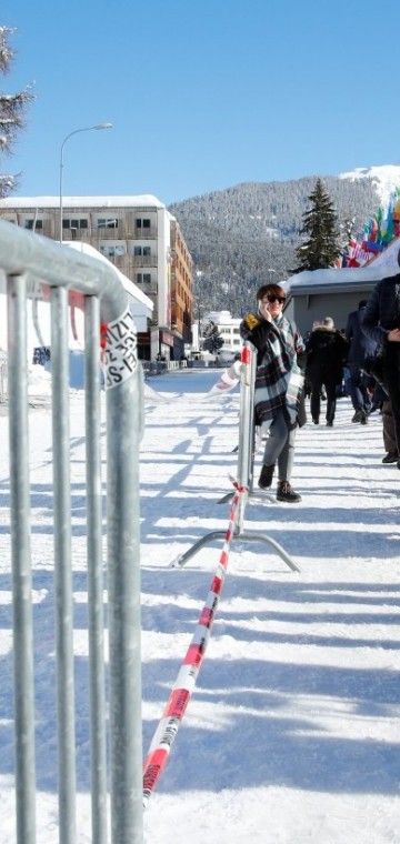 Neue Zurcher Zeitung: