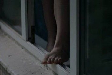 В Одессе 11-летняя девочка выпрыгнула из окна