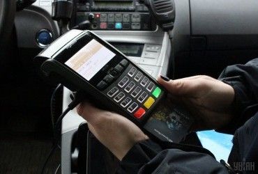Приховані платежі. Як українців обдирають на безготівкових розрахунках