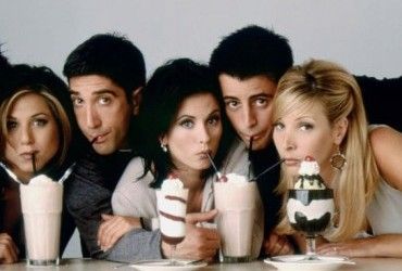 "Друзьям" 25 лет: Google спрятал в сети забавные пасхалки к сериалу