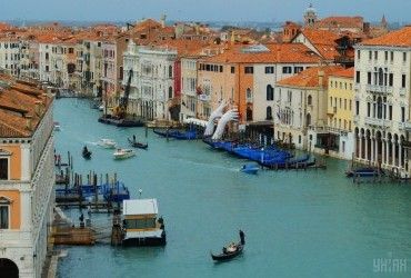 Для борьбы с туристами в Венеции хотят запретить ходить с алкоголем ночью