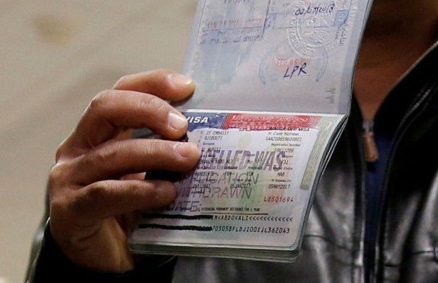 Майже кожному другому українцю відмовляють у видачі американських віз