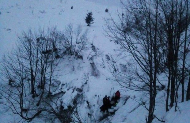 В Закарпатской области туристка сорвалась со склона и скатилась в 300-метровую пропасть