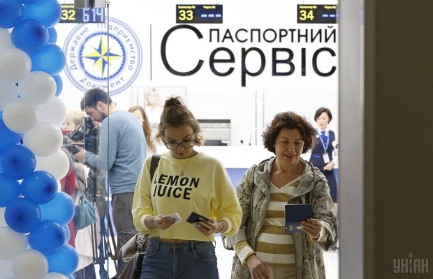 В Україні відновили видачу біометричних паспортів
