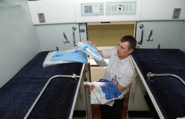 В українських поїздах подорожчали постільна білизна та чай