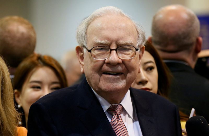 Баффет раскритиковал идею о 10 тысячах часов / REUTERS