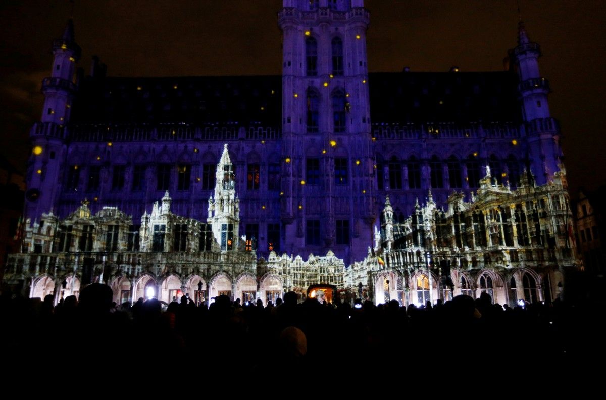 Брюссель традиционно удивляет световыми шоу / фото REUTERS