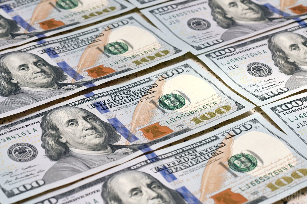 Скільки коштуватимуть 100 доларів в Україні до кінця року: прогноз банкіра