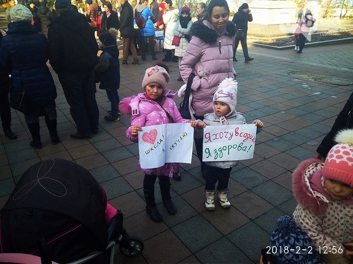 Одесситы вывели невакцинированных детей на протест / фото 048.ua Одесситы вывели невакцинированных детей на протест / фото 048.ua