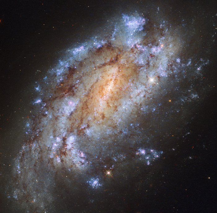 Млечный путь оказался не таким, как мы представляли / Hubble Млечный путь оказался не таким, как мы представляли / Hubble