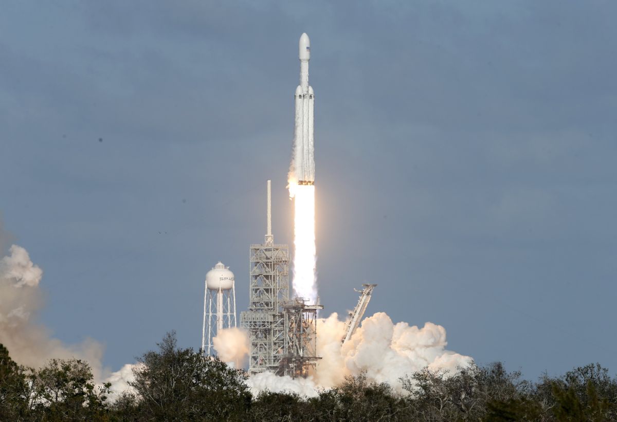 Запуск Falcon Heavy / REUTERS