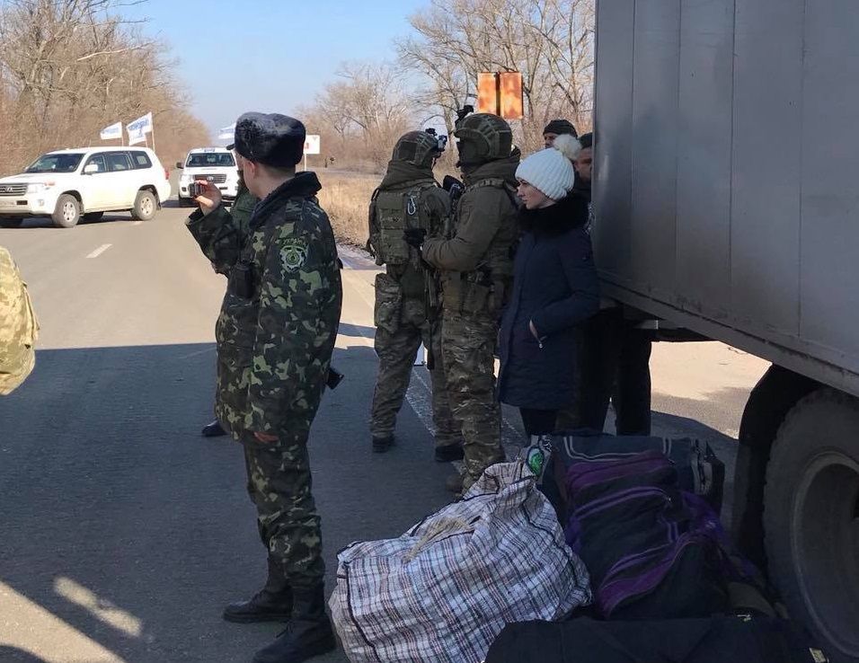 На підконтрольну уряду територію вдалося повернути ще декількох бранців з На підконтрольну уряду територію вдалося повернути ще декількох бранців з