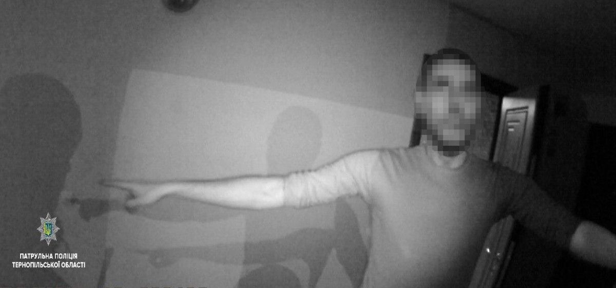 У Тернополі затримали іноземця у стані наркотичного сп’яніння, який заважав сусідам хуліганськими витівками У Тернополі затримали іноземця у стані наркотичного сп’яніння, який заважав сусідам хуліганськими витівками
