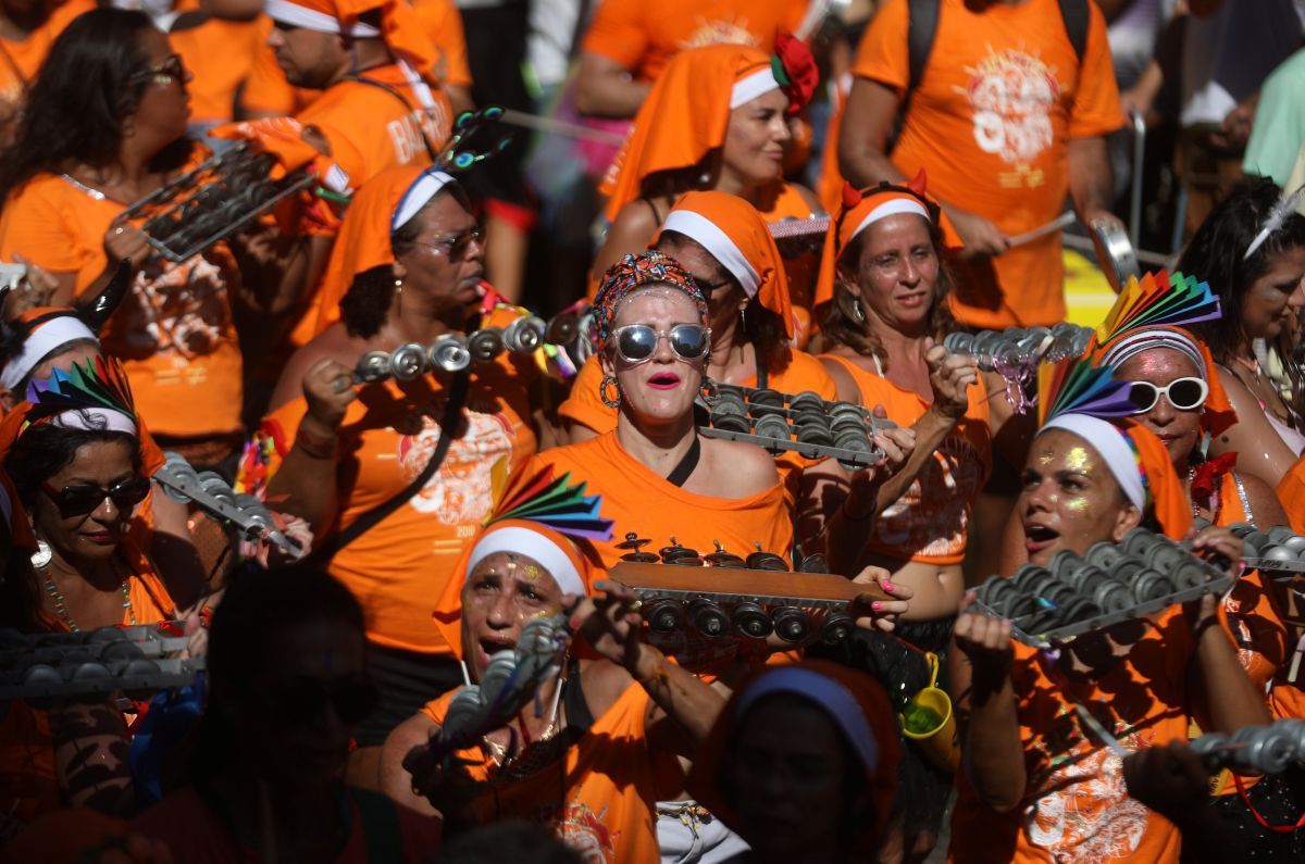 carnival kicks off in rio