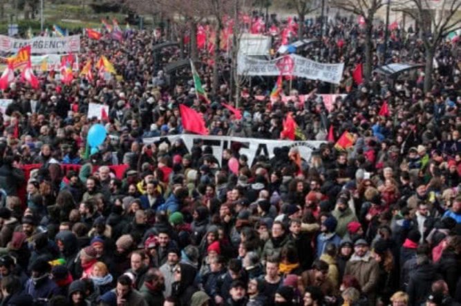Итальянцы вышли на многотысячный протест против расизма / фото LaPresse Итальянцы вышли на многотысячный протест против расизма / фото LaPresse