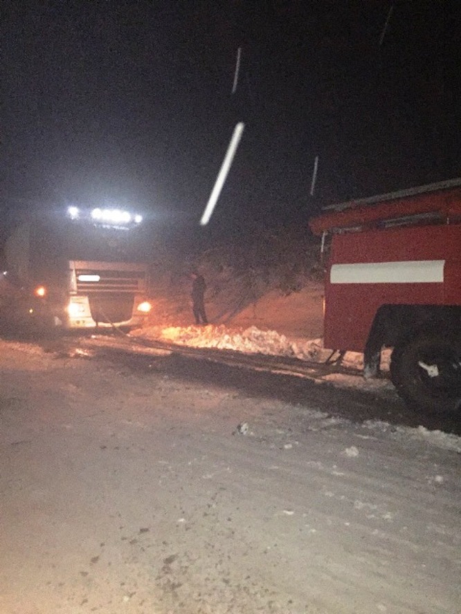 На Житомирщине спасатели трижды за сутки оказывали помощь водителям, которые оказались в снежных заносах / фото ГСЧС в Житомирской области На Житомирщине спасатели трижды за сутки оказывали помощь водителям, которые оказались в снежных заносах / фото ГСЧС в Житомирской области