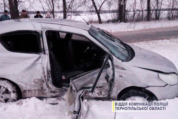 На Тернопільщині внаслідок ДТП госпіталізовано 7 осіб, з них троє дітей (фото) На Тернопільщині внаслідок ДТП госпіталізовано 7 осіб, з них троє дітей (фото)