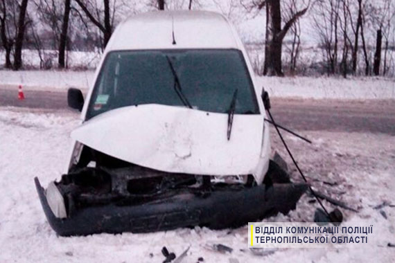 На Тернопільщині внаслідок ДТП госпіталізовано 7 осіб, з них троє дітей (фото) На Тернопільщині внаслідок ДТП госпіталізовано 7 осіб, з них троє дітей (фото)