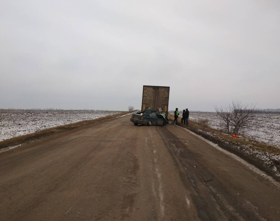 Легковик зіткнувся з вантажівкою / фото kg.npu.gov.ua Легковик зіткнувся з вантажівкою / фото kg.npu.gov.ua