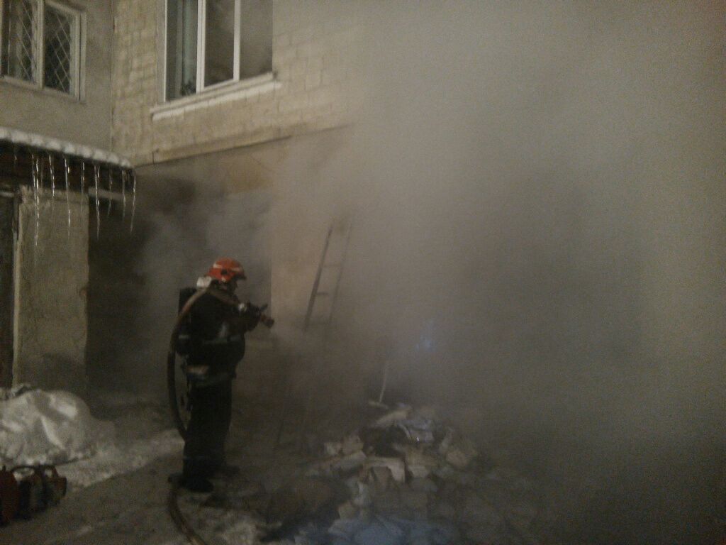 У Тернополі внаслідок пожежі у міській дитячій лікарні рятувальники евакуювали 31 дитину та 60 дорослих (фото) У Тернополі внаслідок пожежі у міській дитячій лікарні рятувальники евакуювали 31 дитину та 60 дорослих (фото)