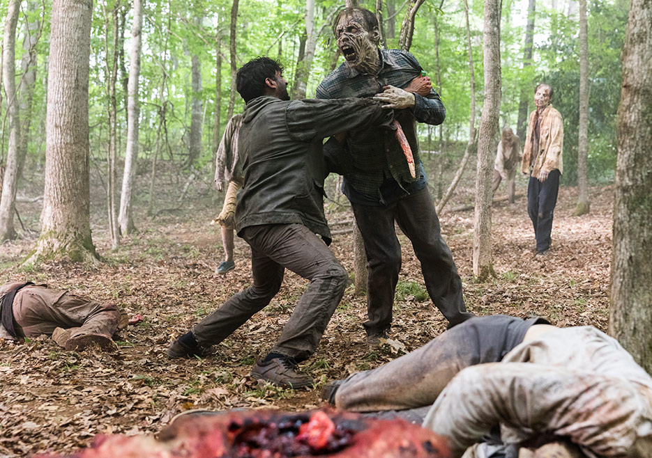 Ранее в сериале мертвецов без одежды не было / Фото amc.com Ранее в сериале мертвецов без одежды не было / Фото amc.com