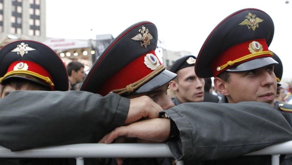 У Росії поліцейські викликали священика для боротьби з нечистю / фото REUTERS У Росії поліцейські викликали священика для боротьби з нечистю / фото REUTERS