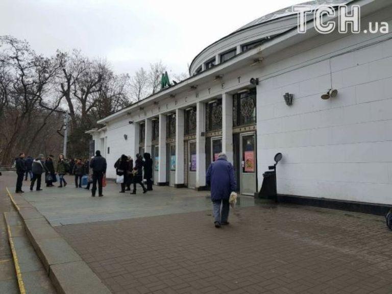 В центре Киева восстановлена работа метро / фото Ивана Гребенюка/ТСН В центре Киева восстановлена работа метро / фото Ивана Гребенюка/ТСН
