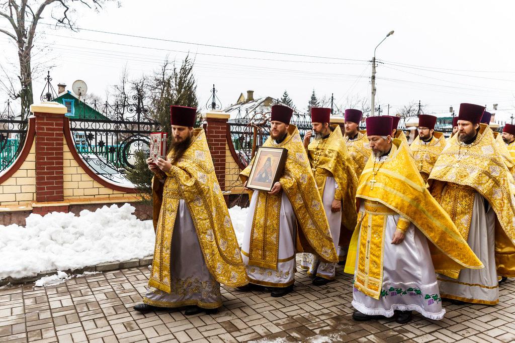 Після Літургії відбувся хресний хід навколо собора / news.church.ua Після Літургії відбувся хресний хід навколо собора / news.church.ua