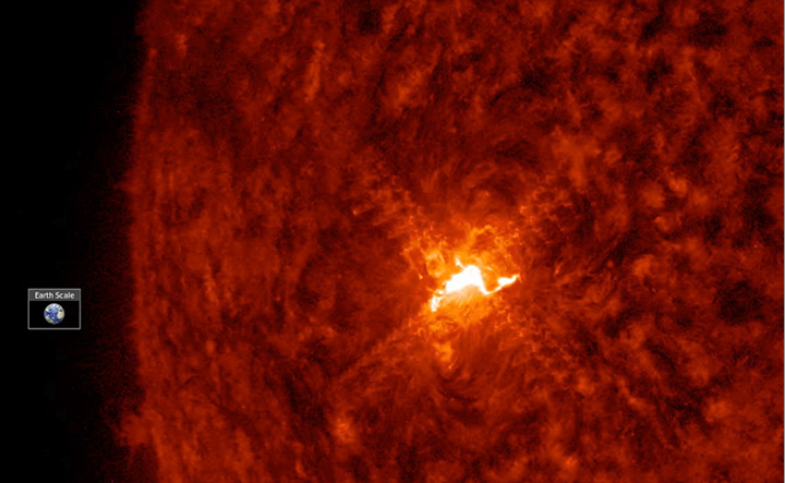NASA зафиксировали новую вспышку на Солнце / скриншот