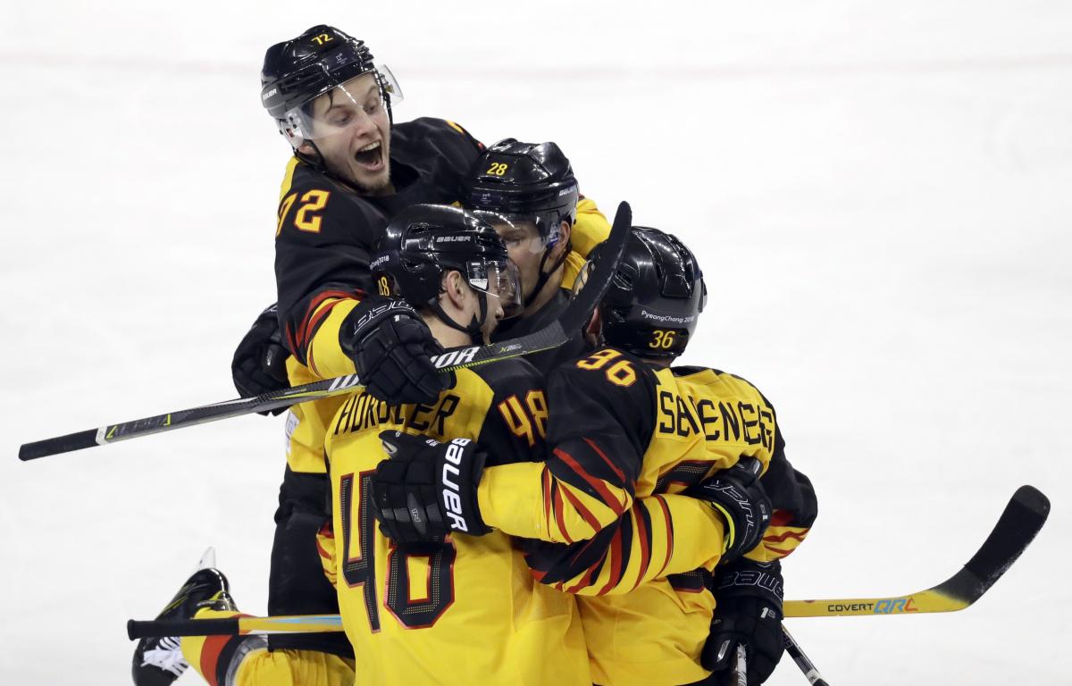 Хокеїсти збірної Німеччини здобули останню путівку до чвертьфіналу олімпійського турніру / Reuters