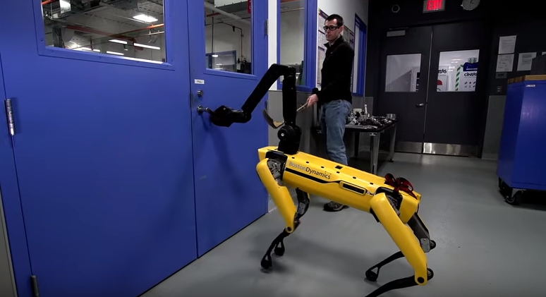В компании отметили, что робот не пострадал / YouTube BostonDynamics