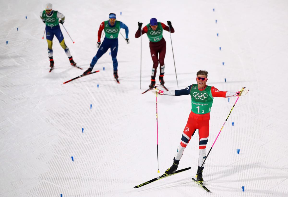 Норвежцы выиграли мужскую спринтерскую эстафету Олимпиады / Reuters