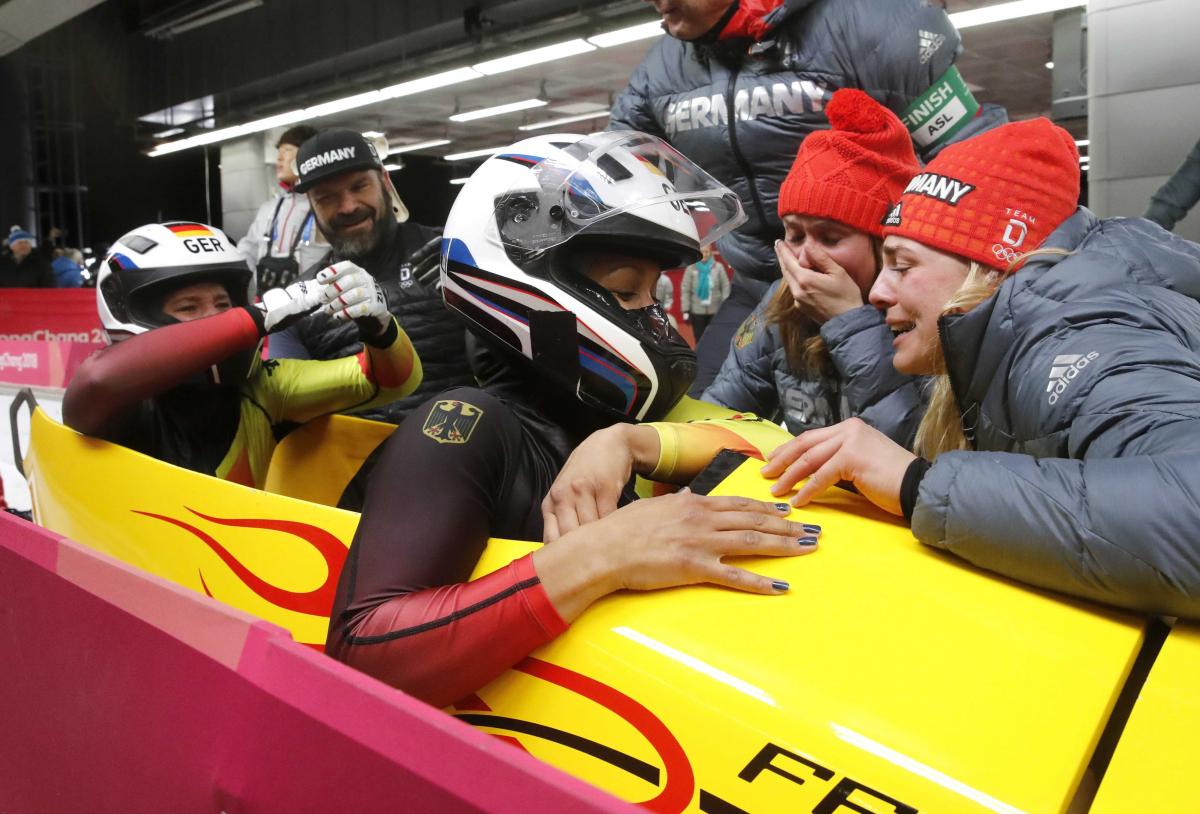 Мариама Яманка и Лиза Буквиц (Германия) выиграли золото Олимпийских игр / REUTERS