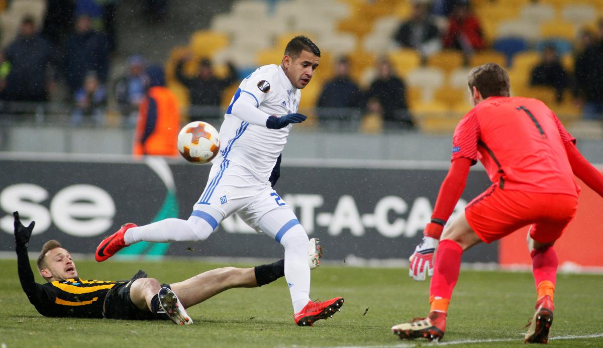 Киевское 'Динамо' удержало нулевую ничью в матче с греческим АЕКом и вышло в 1/8 финала Лиги Европы