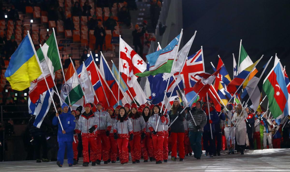 Gold medalist Abramenko carries Ukrainian flag at Winter Olympics 2018 ...