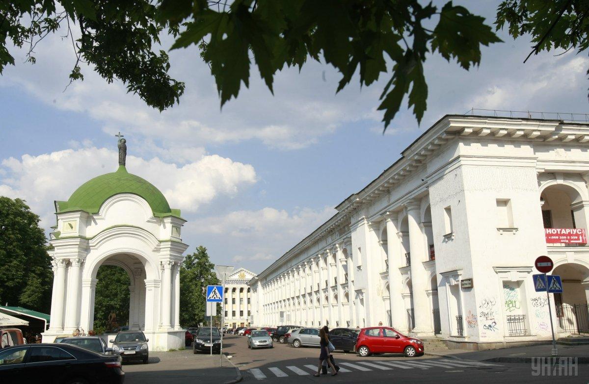 Гостинний двір на Контрактовій площі в Києві побудований у 1809 році / фото УНІАН