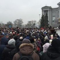 В Киеве около сотни активистов проводят акцию в поддержку архитекторов, которых подозревают в попытке поджога часовни УПЦ МП (фото)