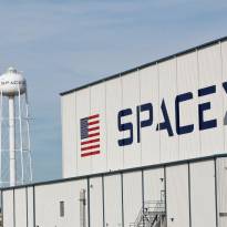 SpaceX разрешили вывести на орбиту почти 12 тысяч спутников для создания глобального интернета