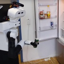 В Германии робота научили приносить пиво из холодильника (видео)