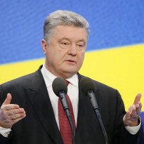 Poroshenko says Poland should not tell Ukraine what heroes to honor