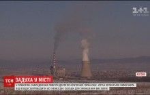 Загрязнение воздуха в Косово: местные протестуют, передвигаться по городу без масок невозможно (видео)