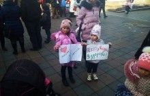 Одесити вивели невакцинованих дітей на протест, у МОЗ просять не маніпулювати (фото)