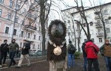 Активісти захистили скульптуру "Їжачок в тумані" від зазіхань УПЦ МП (фоторепортаж)