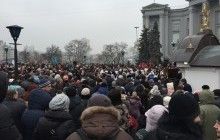У Києві близько сотні активістів проводять акцію на підтримку архітекторів, яких підозрюють у спробі підпалу каплиці УПЦ МП (фото, відео)