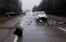 На Житомирщині рятувальники деблокували травмованого водія з понівеченої автівки (фото)
